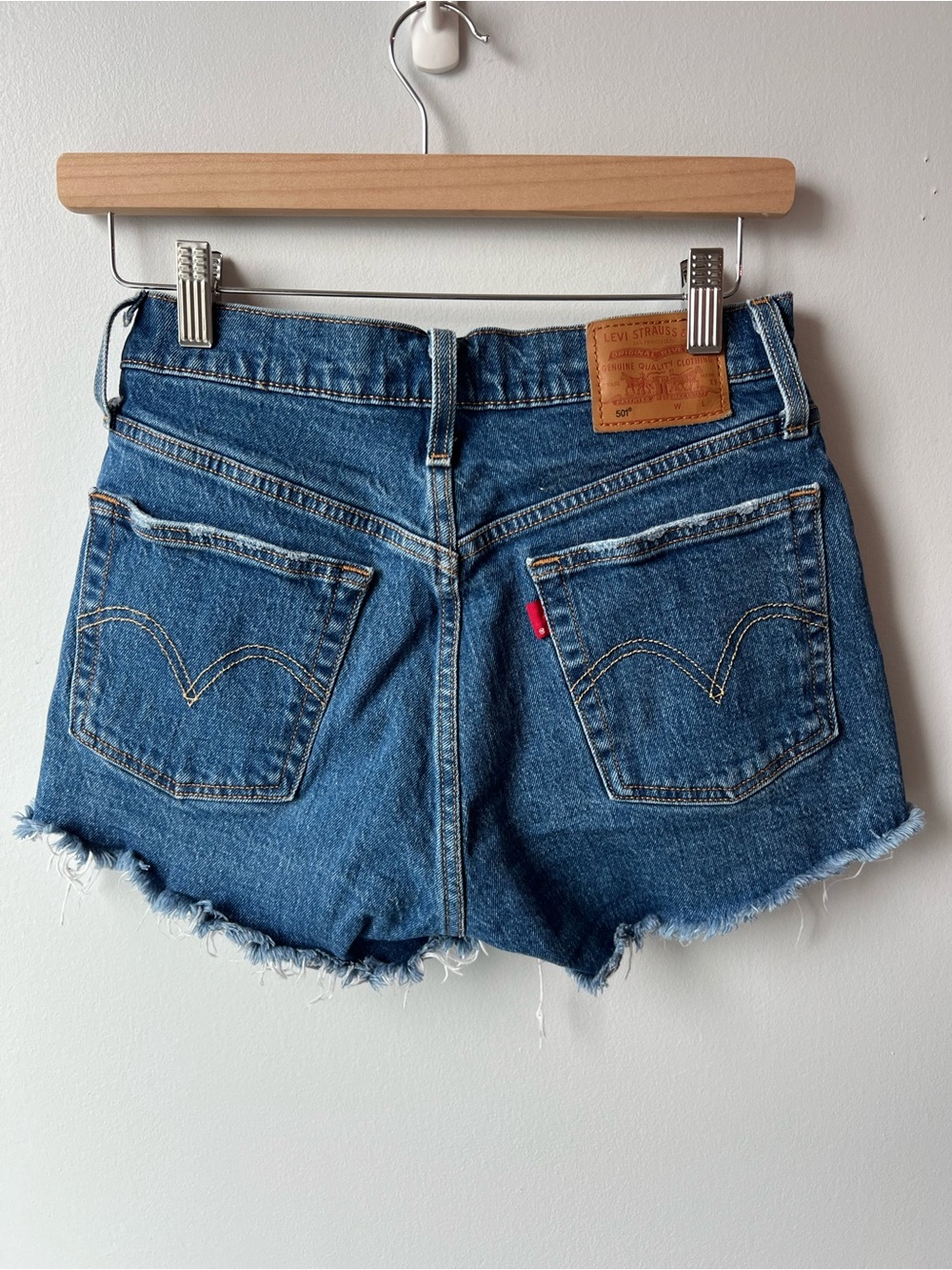 Levi's 501 Original Fit Women’s High-Rise Blue Denim Cutoff Shorts Size 26 Dark - Picture 3 of 7